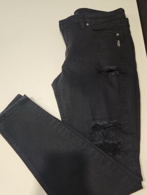 Silver Jeans Women’s Black Skinny Ripped Jeans